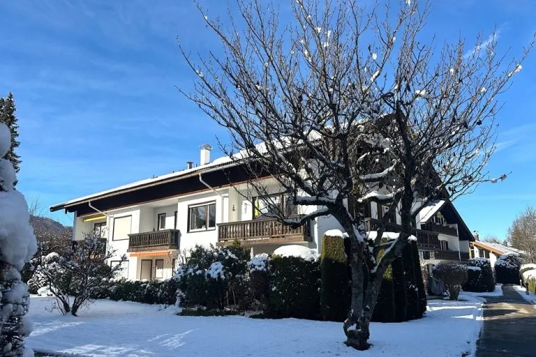 Immobilienangebot - Rottach-Egern - Alle - Zentral und dennoch ruhig! Gut geschnittene 2-Zimmer-Wohnung