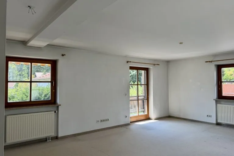 Immobilienangebot - Schliersee-Neuhaus - Alle - Im Zentrum von Neuhaus: Schön, geschnittene 3-Zimmer- Wohnung mit Balkon und Bergblick