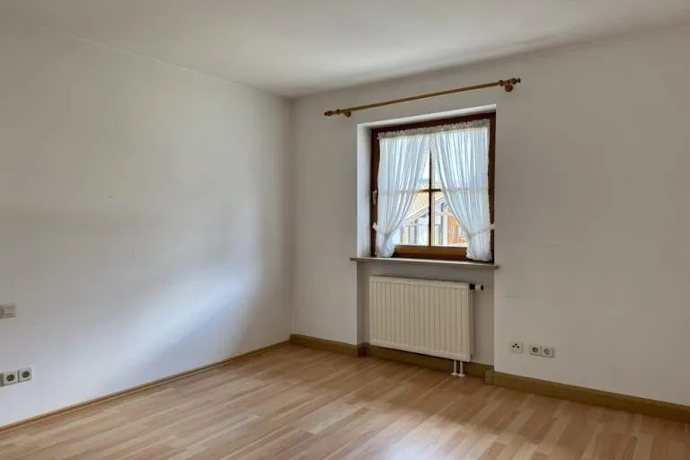 Immobilienangebot - Schliersee-Neuhaus - Alle - Im Zentrum von Neuhaus: Schön, geschnittene 3-Zimmer- Wohnung mit Balkon und Bergblick
