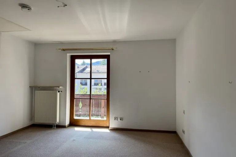 Immobilienangebot - Schliersee-Neuhaus - Alle - Im Zentrum von Neuhaus: Schön, geschnittene 3-Zimmer- Wohnung mit Balkon und Bergblick